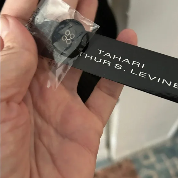 Tahari Black and White Pinstripe Two Piece Suite NEW WITH TAGS, Smoke Free Home - Picture 11 of 12